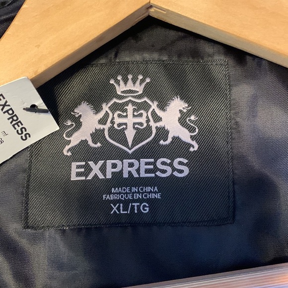 Express mens charcoal and black puffer vest NWT zip pockets size XL - Picture 7 of 7